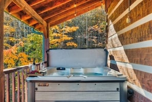 Hot tub on the deck overlooking nature