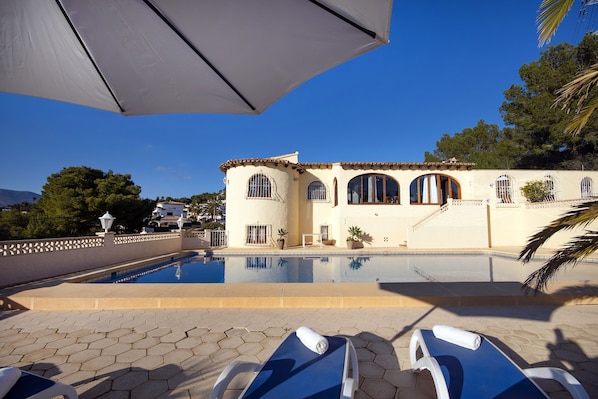 Garden and swimming pool