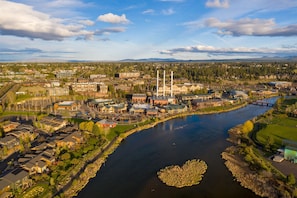 Bend is an international mecca for outdoor adventurers and families.  Stroll through the bustling shopping districts or grab a spot by the fire pit at one of over 22 breweries.