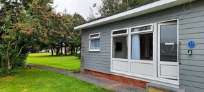 Leafy Corner Chalet. front