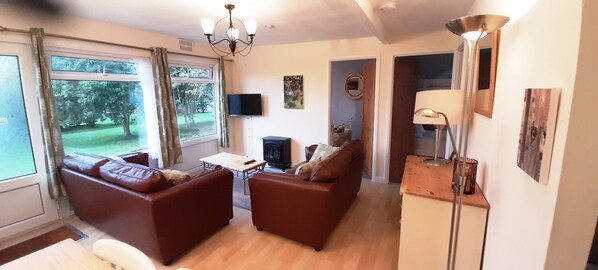 Leafy Corner Chalet.lounge