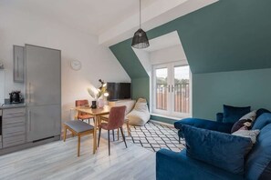 Oyster Cottage, Whitby - Host & Stay