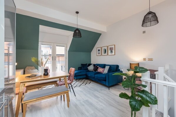 Oyster Cottage, Whitby - Host & Stay