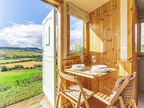 Interior | Woodside Hut 1 - Woodside Croft, Strathpeffer