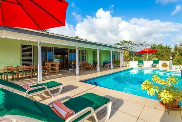 Live the life in the Tropics 