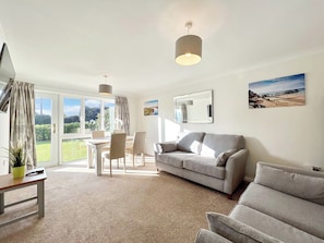 Living room/dining room | Seahorse Cottage, Cromer