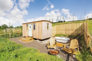 Exterior | Woodside Hut 3 - Woodside Croft, Strathpeffer