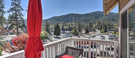 Crestline Vacation Rental | 4BR | 2BA | 1,656 Sq Ft | Stairs Required