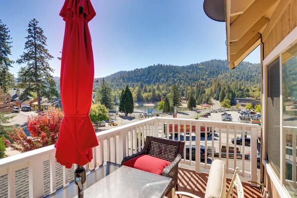 Crestline Vacation Rental | 4BR | 2BA | 1,656 Sq Ft | Stairs Required
