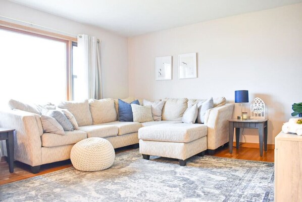 Welcome to our cozy living room! This inviting space is the perfect place to curl up and relax. With its plush seating, soft lighting, and warm atmosphere, you'll feel right at home in this comfortable and inviting room. Whether you're enjoying a good boo