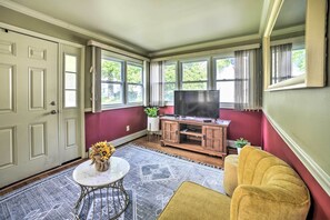 Living Room | Free WiFi