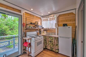 Studio | Kitchen | Well-Equipped