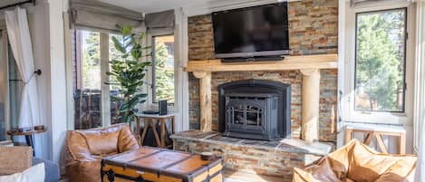 Living Room / Flat Screen TV / Pellet Stove