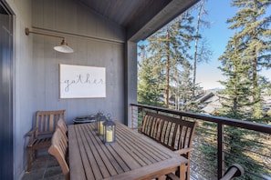 2.03-Cassidy's-Hideout-DIning-Balcony1