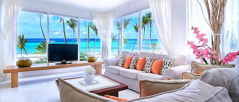 What a marvelous view from the living room! A spacious room can accommodate all your group. Have a good time together in a room overlooking the ocean!