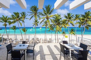 Experience luxury at one of Punta Cana’s top beachfront rentals with stunning ocean views and direct access to Bávaro Beach.
