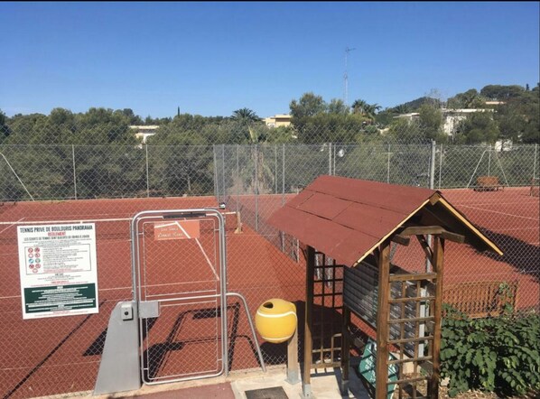 Tennis avec badge de réservations