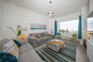 Sink into the soft plush sofas while you catch up on your favourite shows on the wall mounted Smart TV