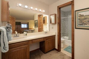 Two sink En Suite allow both of you to get ready at the same time (if that's your thing...)