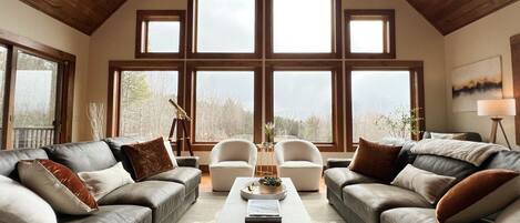 Welcome to Sienna Lodge, a stunningly chic lodge, 7 minutes away from Windham Mt