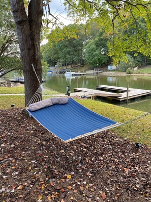 Relax lakeside!