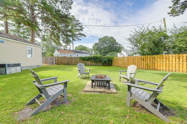 New Bern Vacation Rental | 2BR | 1BA | 750 Sq Ft | Steps Required for Access