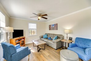 Living Room | Queen Sleeper Sofa | Central A/C | Free WiFi | Board Games