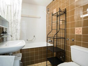 Propriété, Luminaire Plomberie, Blanc, Évier, Salle De Bains, Noir, Robinet, Design Intérieur, Violet