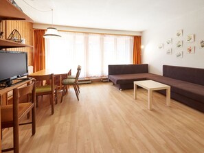 Möbel, Couch, Tabelle, Gebäude, Holz, Interior Design, Flooring, Fussboden, Studio Couch, Wohnzimmer