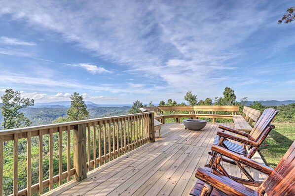 Gatlinburg Vacation Rental | 4BR | 3.5BA | 2,400 Sq Ft | Stairs Required