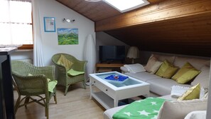 Ferienwohnung für 2 - 5 Personen, ca.85 m², Wohnschlafraum, 2 Schlafzimmer, Kochnische, 2 Badezimmer, 2 Balkone Terrasse-Wohnraum