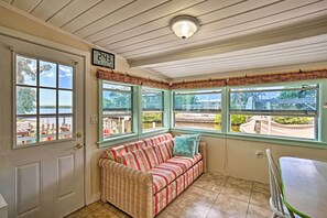 Living Room | Sleeper Sofa