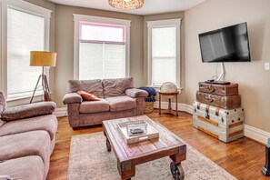 Living Room | Central Heating | Window A/C Unit | Smart TV