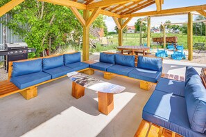 Outdoor Pavilion (16'x30') | Ping-Pong Table | Outdoor Dining Area | Gas Grill