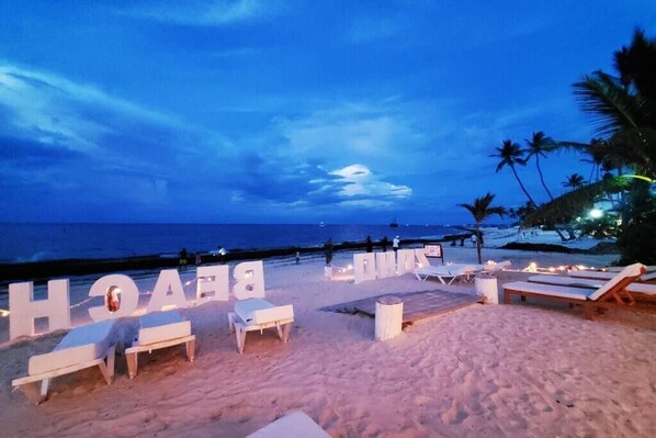 Located in the center of Punta Cana , near of the main restaurants,nars, beaches