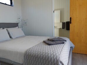 Bedroom with Queen bed, fresh linen  &extra blankets provided 