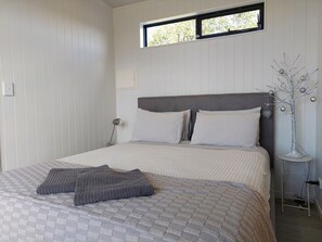 Bedroom with Queen bed, fresh linen  &extra blankets provided 