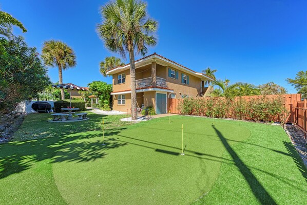 Casa Sierra 203B Putting Green