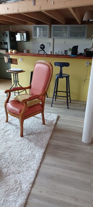 Luokittelematon kuva, 3 kautta 24, painike