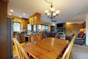 Vail Lion Square Tower 652S Dining Room
