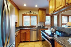 Vail Lion Square Tower 652S Kitchen