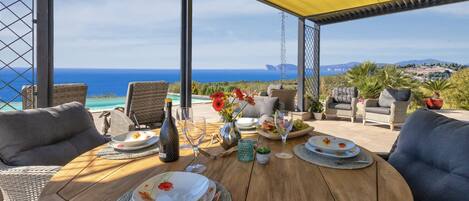 ClickSardegna Villa Luxury Sunshine per 8 persone vista mare con piscina