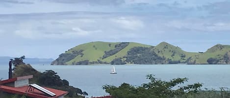 Looking out past the Sugarloaf Boat Ramp to Whanganui Island and beyond, Waiheke