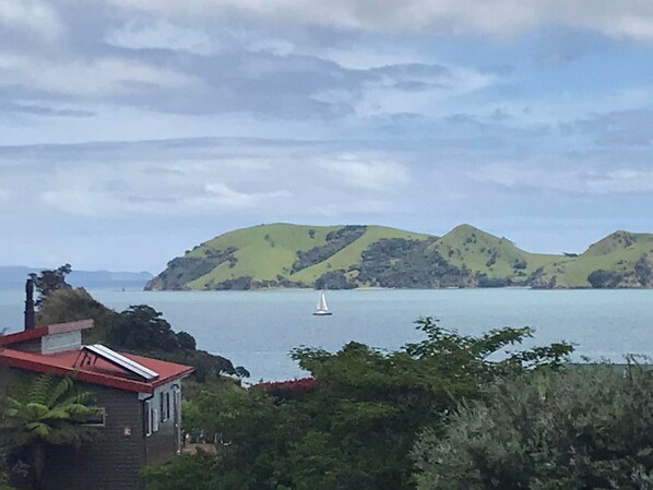 Looking out past the Sugarloaf Boat Ramp to Whanganui Island and beyond, Waiheke