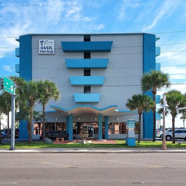 FRONT OF THE FOUNTAIN BEACH RESORT FROM A1A