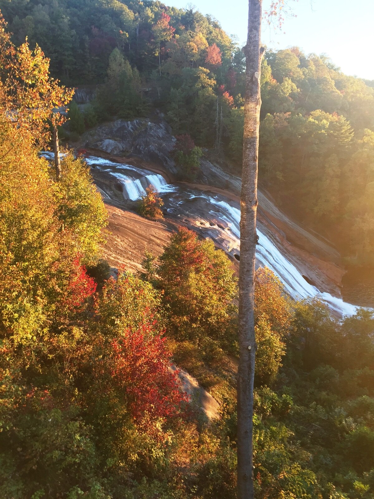 DISCOUNTED RATES FOR AUGUST! MOUNTAIN & WATERFALL VIEW! DOGS WELCOME