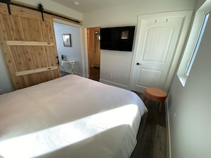 En-suite bedroom with access to bathroom and walk in closet (king bed)