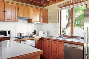 Fully equipped kitchen with Milk,coffee,tea and biscuits upon arrival