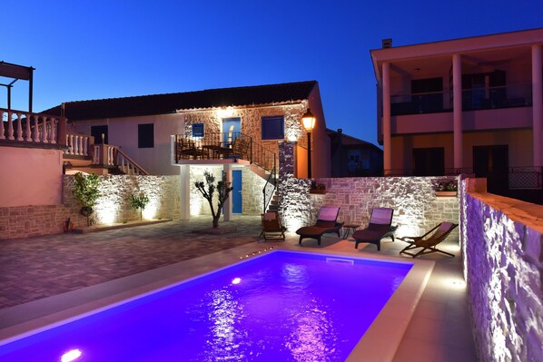 Swimming pool