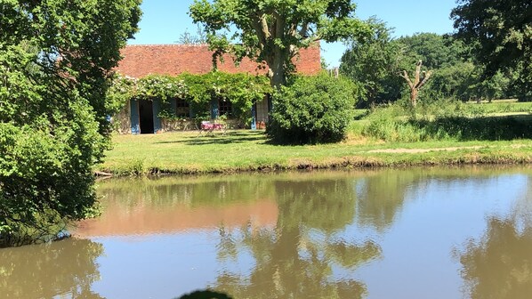 Cottage donnant sur un petit étang